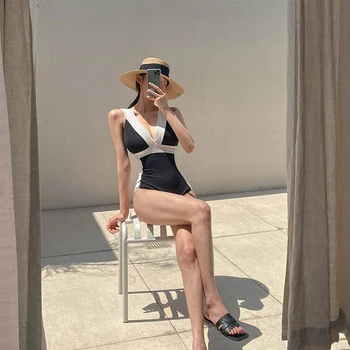 Сексуальные шикарные купальники с V-образным вырезом 2023, женский черно-белый купальник Пуш-ап в стиле пэчворк, цельный купальник с вырезом, пляжная одежда, бикини, купальный костюм